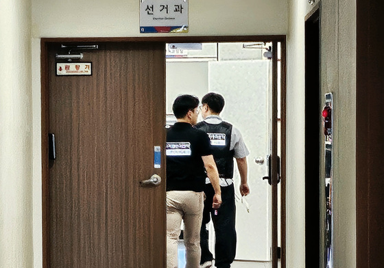 특검, 대구선관위 압수수색 단행