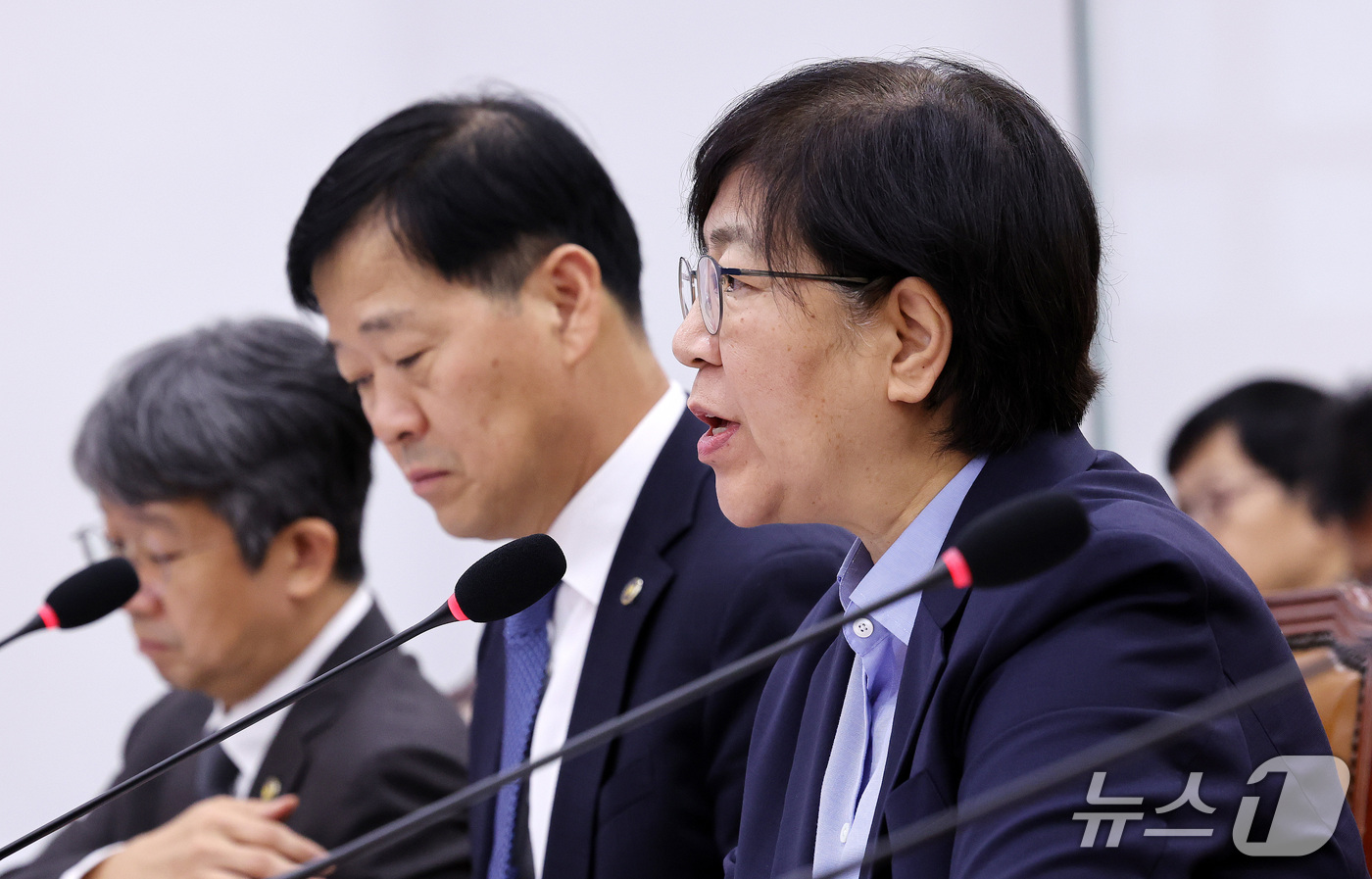 (서울=뉴스1) 박지혜 기자 = 정은경 보건복지부 장관이 17일 서울 여의도 국회에서 열린 보건복지위원회 전체회의에서 의원들의 질의에 답하고 있다. 2026.9.17/뉴스1