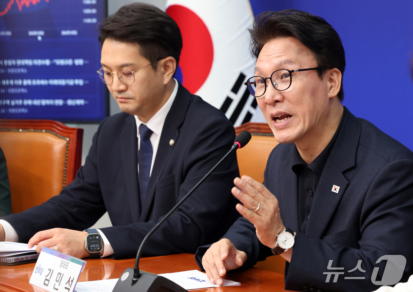 (서울=뉴스1) 황기선 기자 = 김민석 더불어민주당 대표가 17일 오전 서울 여의도 국회에서 열린 '제7기 청년미래연석회의 1차 회의'에서 인사말을 하고 있다.  2026.9.17 …