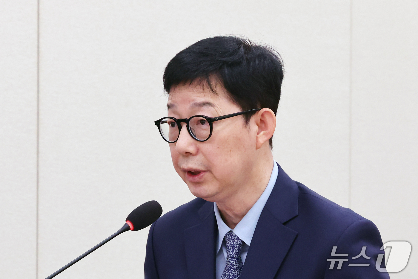 (서울=뉴스1) 황기선 기자 = 박윤주 외교부 1차관이 17일 오전 서울 여의도 국회에서 열린 외교통일위원회 전체회의에서 현안보고를 하고 있다.  2026.9.17/뉴스1