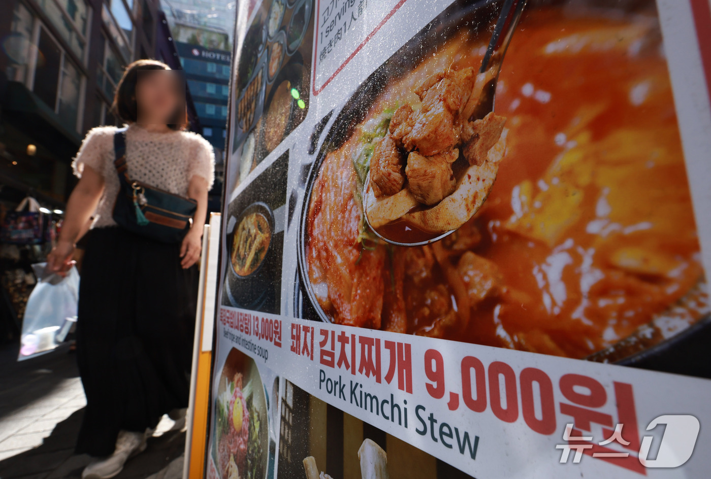 (서울=뉴스1) 구윤성 기자 = 김치찌개 백반 한 끼의 가격이 9000원을 넘어서는 등 외식물가가 '고공행진'을 이어가고 있다.16일 한국소비자원 가격정보종합포털 ‘참가격’에 따르 …