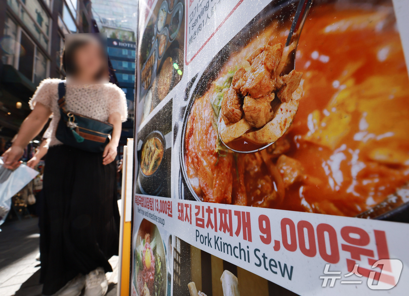 (서울=뉴스1) 구윤성 기자 = 김치찌개 백반 한 끼의 가격이 9000원을 넘어서는 등 외식물가가 '고공행진'을 이어가고 있다.16일 한국소비자원 가격정보종합포털 ‘참가격’에 따르 …
