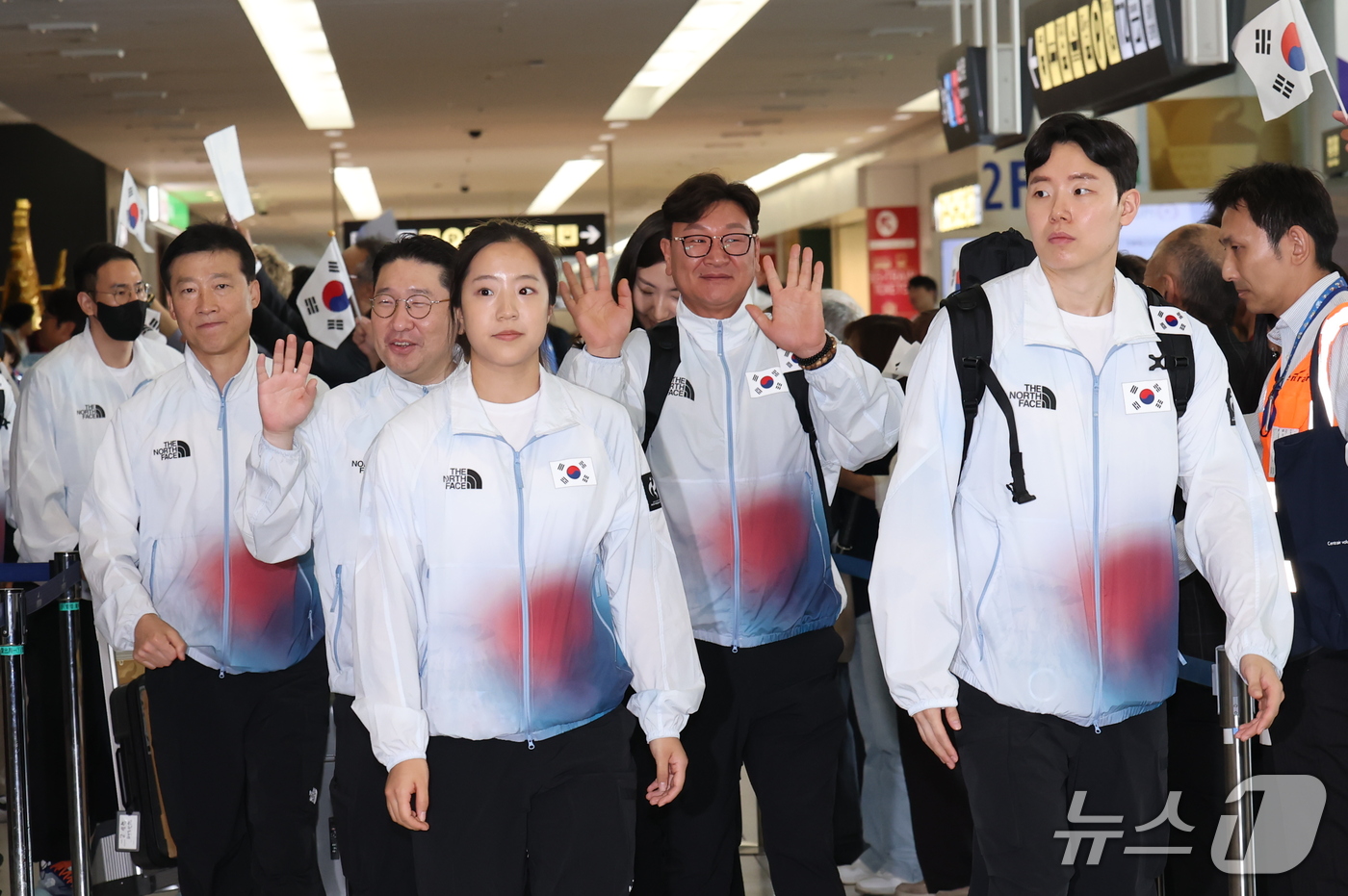 (나고야=뉴스1) 김민지 기자 = 2026 아이치-나고야 아시안게임에 출전하는 대한민국 선수단이 17일 일본 나고야 츄부국제공항으로 입국하고 있다. 2026.9.17/뉴스1