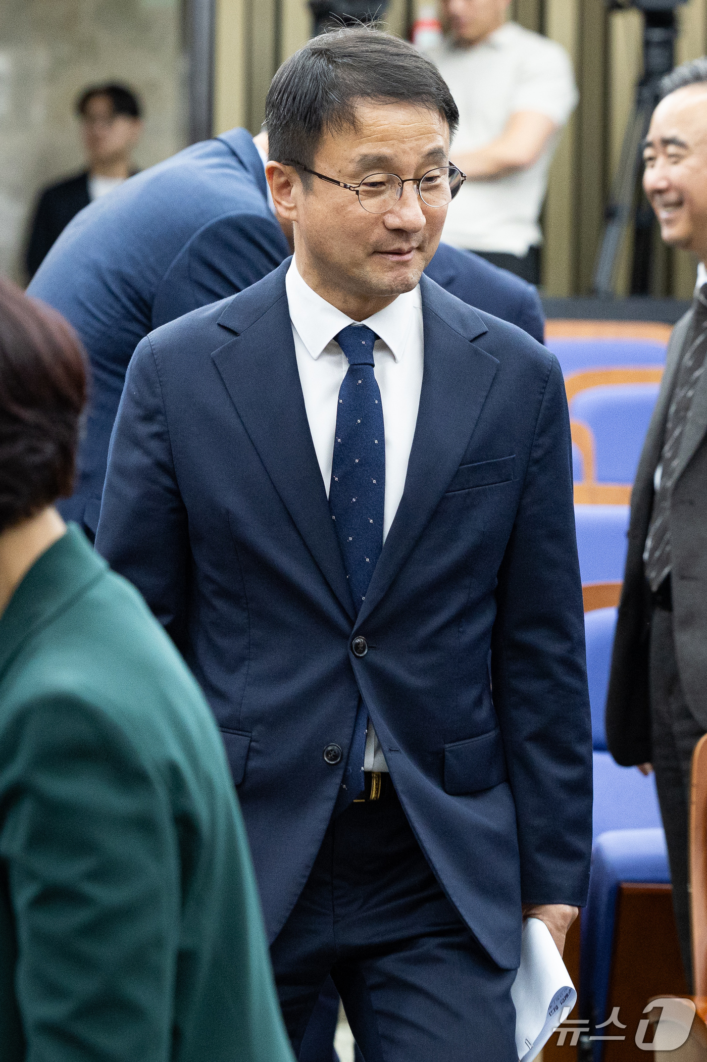 (서울=뉴스1) 유승관 기자 = 한병도 더불어민주당 원내대표가 17일 서울 여의도 국회에서 열린 의원총회에 참석하고 있다. 2026.9.17/뉴스1