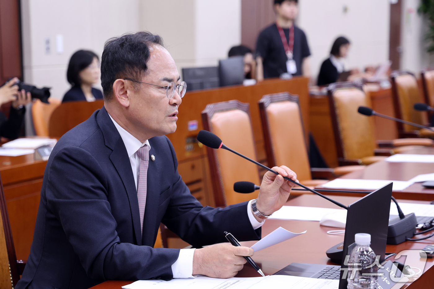 (서울=뉴스1) 황기선 기자 = 임종득 국민의힘 국방위 간사가 17일 오후 서울 여의도 국회에서 열린 국방위원회 전체회의에서 발언을 하고 있다.이날 회의에서는 여당 단독으로 강신철 …
