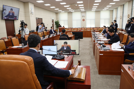 野 불참한 가운데 통과되는 강신철 후보자 청문보고서