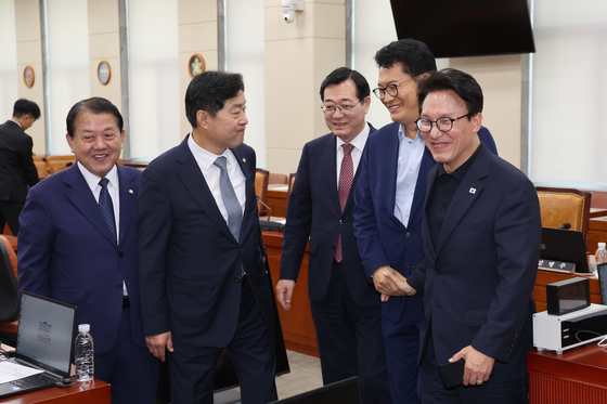 국회 국방위 참석한 김민석 대표