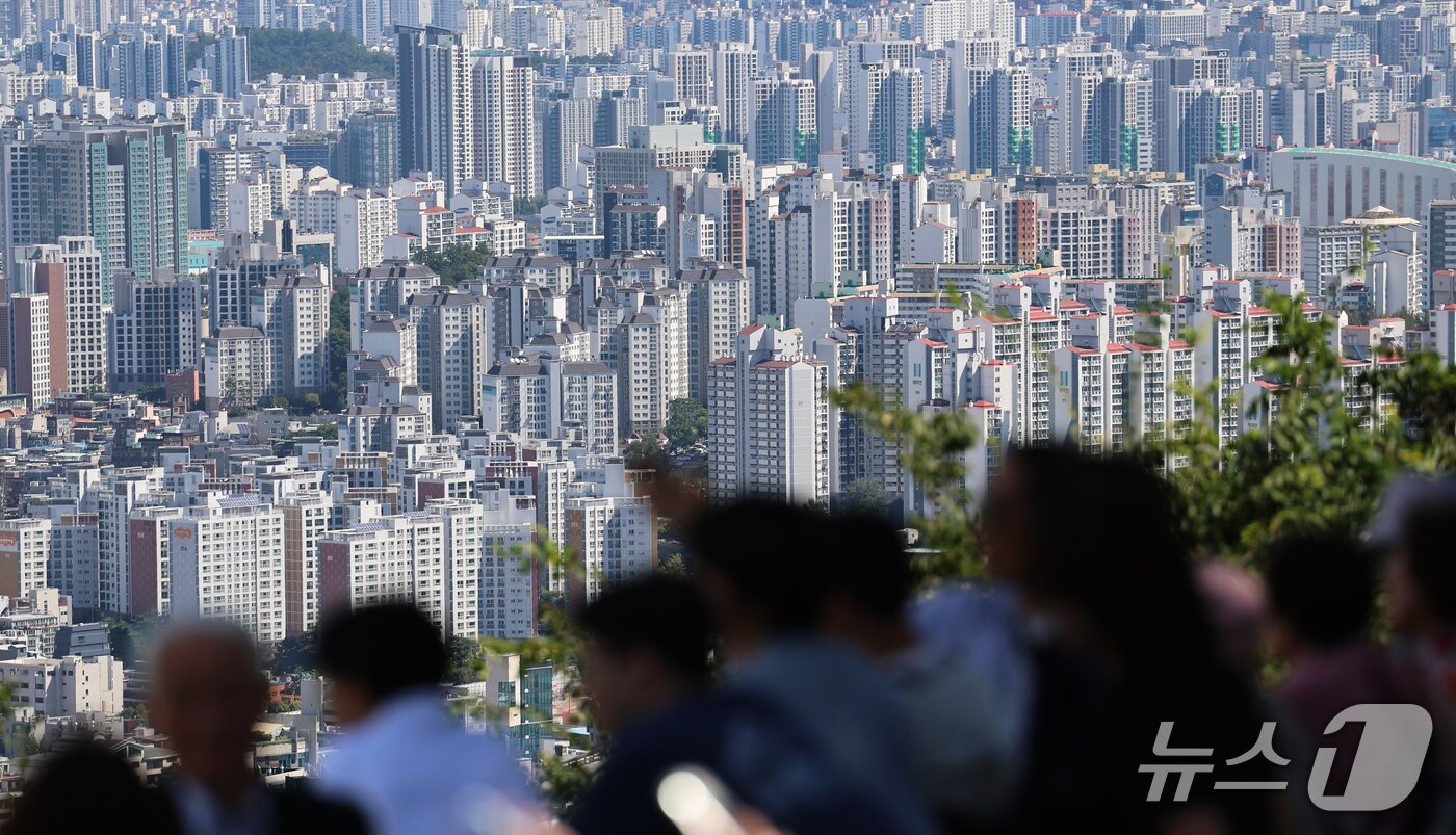 본문 이미지 - 서울 남산에서 바라본 서울 아파트 단지. 2026.9.17 ⓒ 뉴스1 오대일 기자