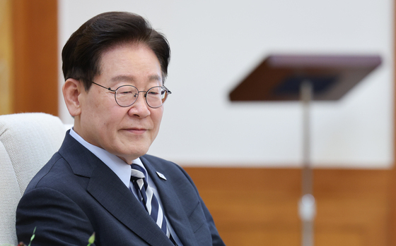 李대통령 기자회견 30분 연기…靑 "마지막까지 메시지 가다듬느라"