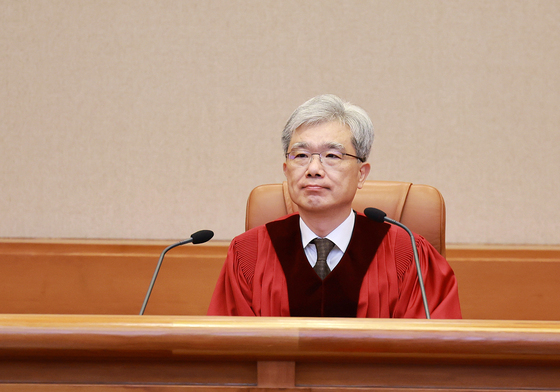 자리에 앉은 김상환 헌재소장