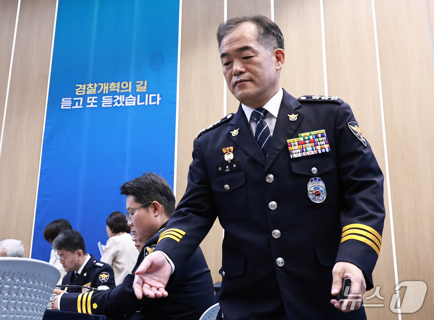 (서울=뉴스1) 구윤성 기자 = 김종철 경찰청장 직무대행이 17일 서울 서대문구 경찰청에서 열린 '경찰개혁 국민경청회'에 참석하고 있다.  2026.9.17/뉴스1