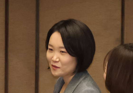 본회의 참석한 이소영 후보자