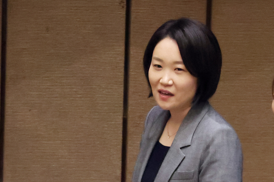 본회의 참석한 이소영 후보자