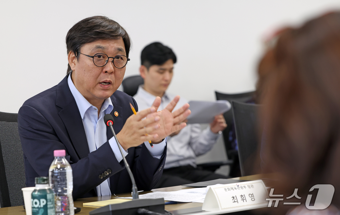 (서울=뉴스1) = 최휘영 문화체육관광부 장관이 17일 서울 종로구 국립현대미술관 서울관에서 열린 문화예술정책자문위원회 연극 분과 제4차 회의에서 사업 추진 방향과 협력 방안을 논 …