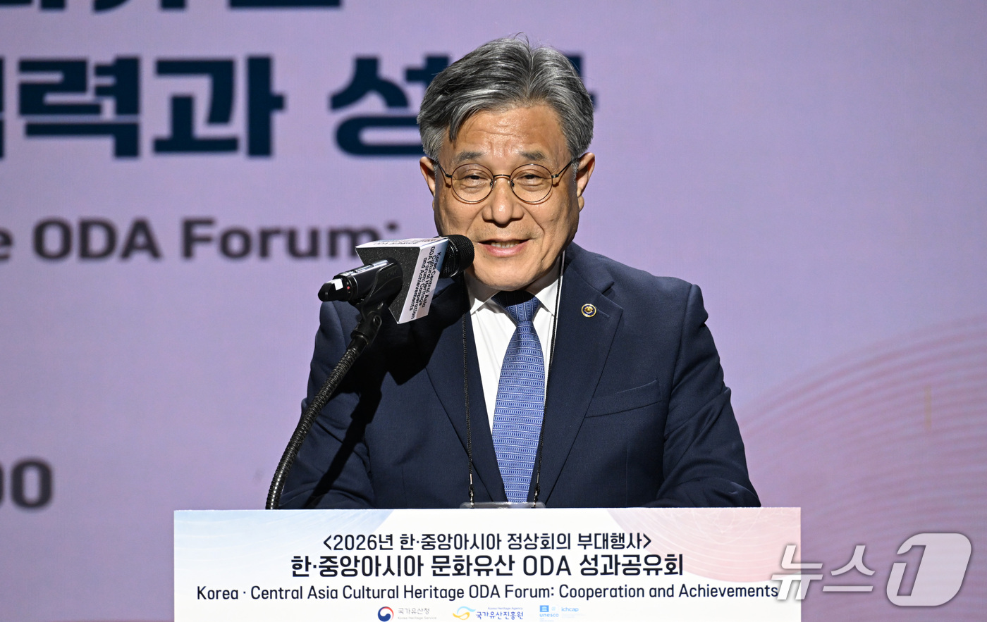 (서울=뉴스1) = 허민 국가유산청장이 17일 서울 중구 한국의집에서 한국-중앙아시아 정상회의 부대행사로 열린 중앙아시아 국가대상 문화유산 국제개발협력(ODA) 사업 성과공유회에 …