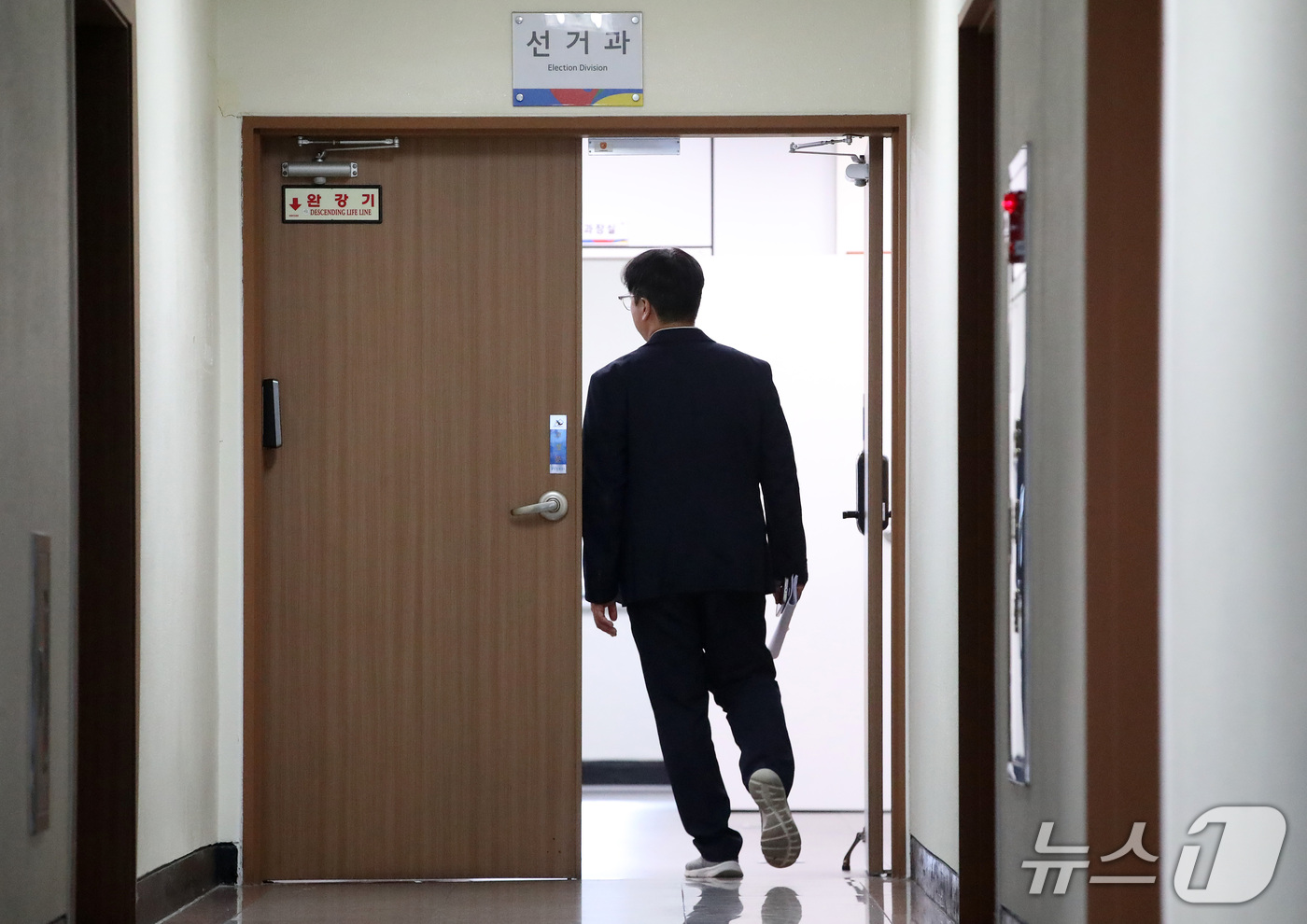 (대구=뉴스1) 공정식 기자 = 6·3 지방선거 투표용지 부족 사태를 조사하는 특검팀이 17일 오후 대구시선거관리위원회에 대한 압수수색을 벌이고 있다. 2026.9.17/뉴스1