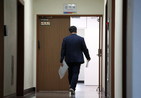 길어지는 대구선관위 압수수색