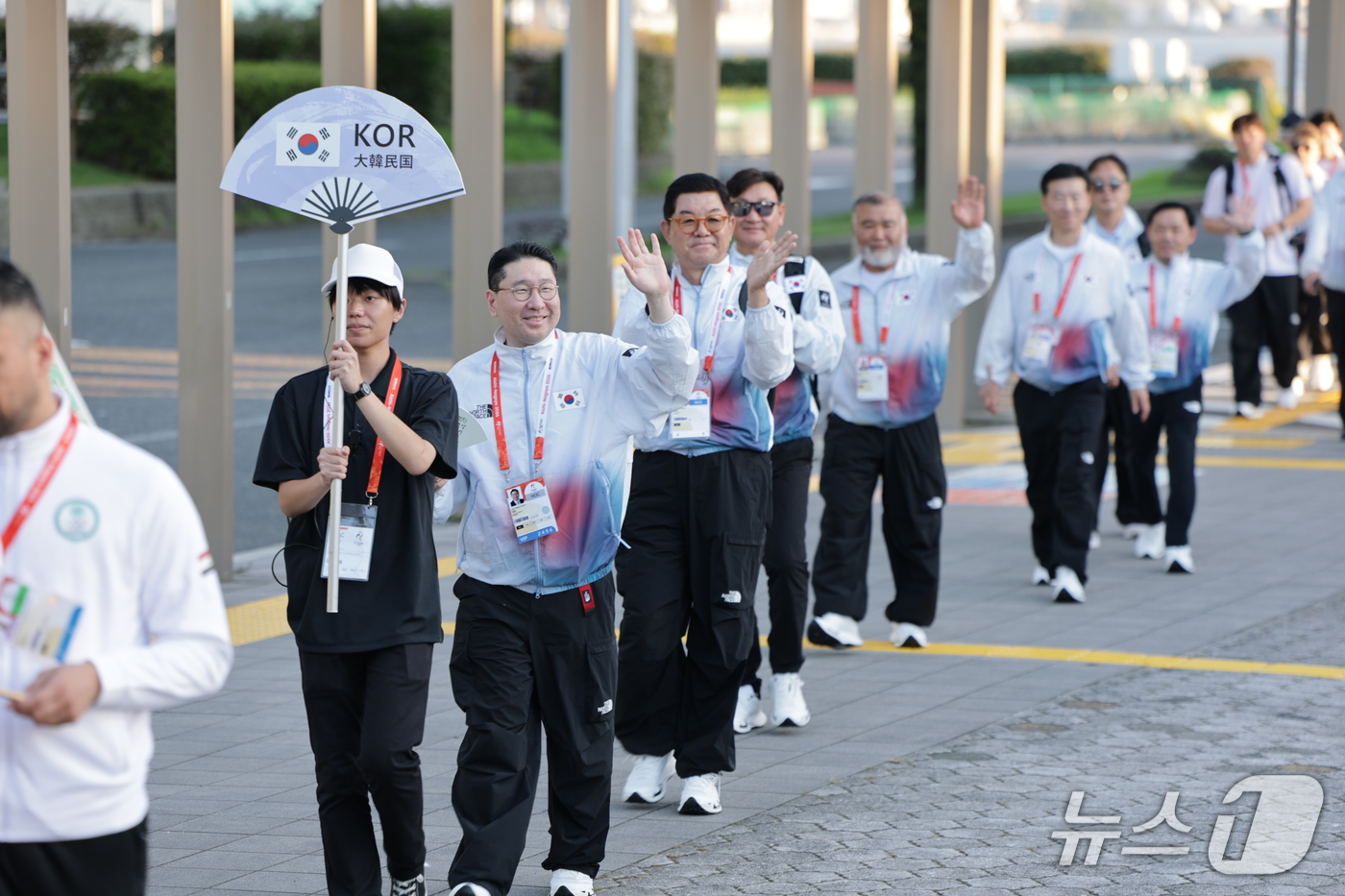 (나고야=뉴스1) 김도우 기자 = 이상현 선수단장 등 대한민국 국가대표 선수단이 17일 일본 나고야 2026 아이치·나고야 아시안게임 선수촌에서 열린 입촌식에 참석하고 있다. 20 …