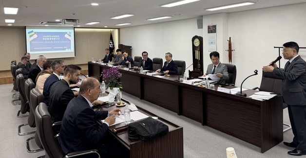 우크라이나 전 대통령, 韓 사료업계에 '러브콜'…뭘 제안했나