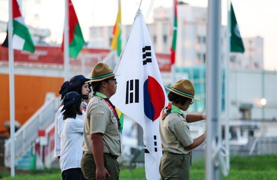 AG선수촌에 게양되는 태극기
