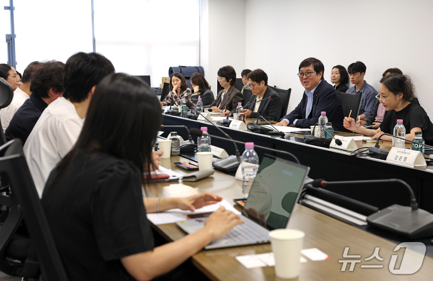 (서울=뉴스1) = 최휘영 문화체육관광부 장관이 17일 서울 종로구 국립현대미술관 서울관에서 열린 문화예술정책자문위원회 기초예술 분과 제 3차 회의에서 발언하고 있다. (문화체육관 …