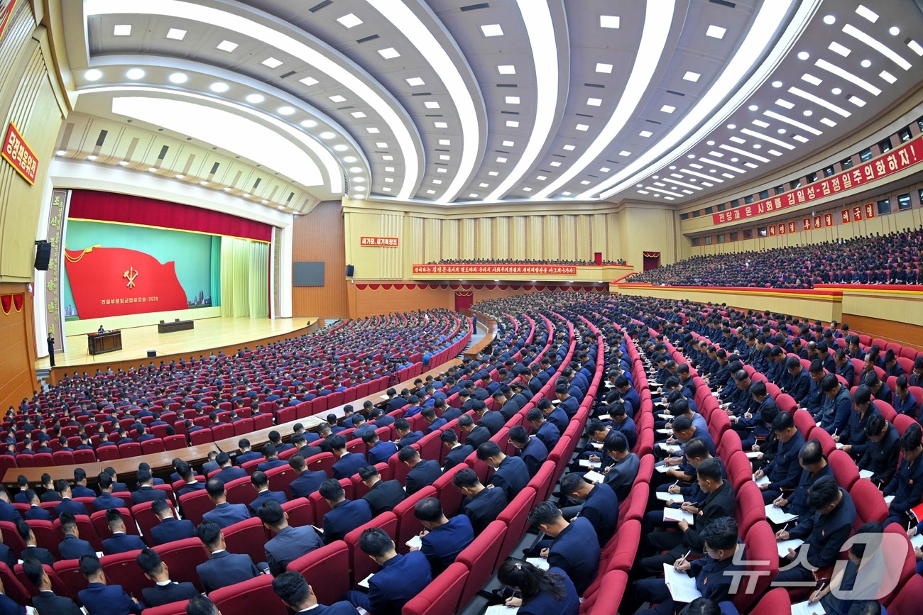 (평양 노동신문=뉴스1) = 북한 노동당 기관지 노동신문은 18일 "'건설부문일군집중강습-2026'이 13일부터 17일까지 수도 평양에서 진행되였다"라고 보도했다. [국내에서만 사 …