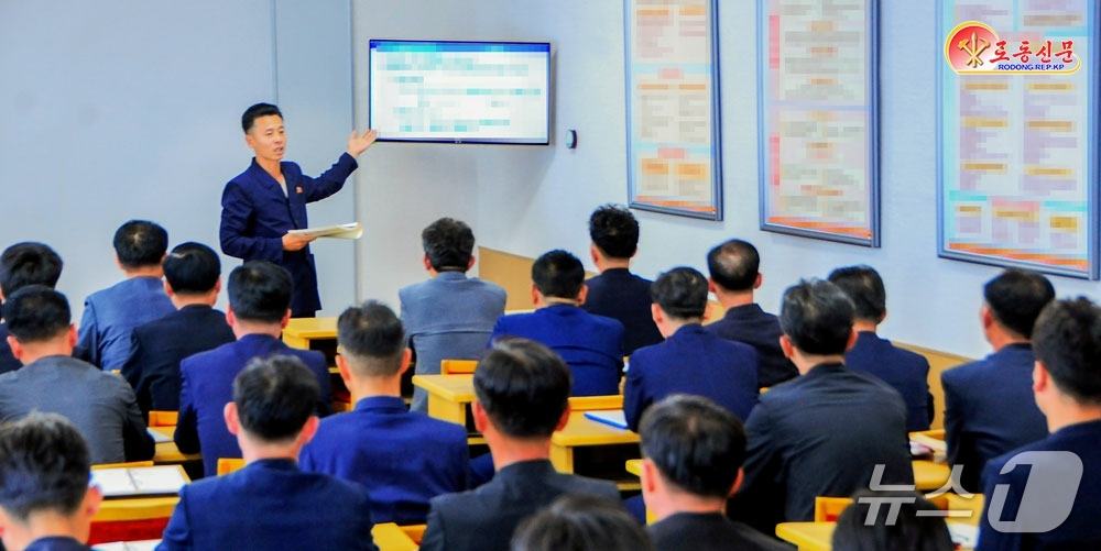(평양 노동신문=뉴스1) = 북한 노동당 기관지 노동신문은 18일 "금요과학기술학습을 실속있게 진행하고 있다"라며 강계시당위원회를 조명했다. [국내에서만 사용가능. 재배포 금지. …