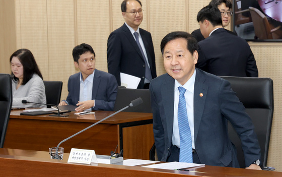 구윤철 "추석 고속도로 주유소 기름값 리터당 100원 할인"