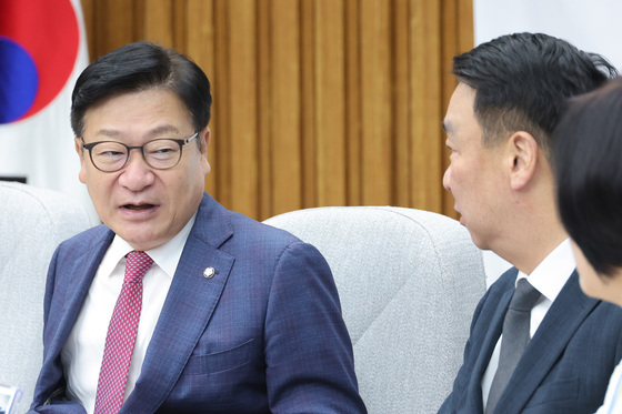 대화하는 정점식·정희용