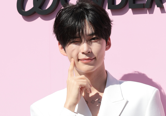 성한빈, 윙크 볼 콕 왕자님