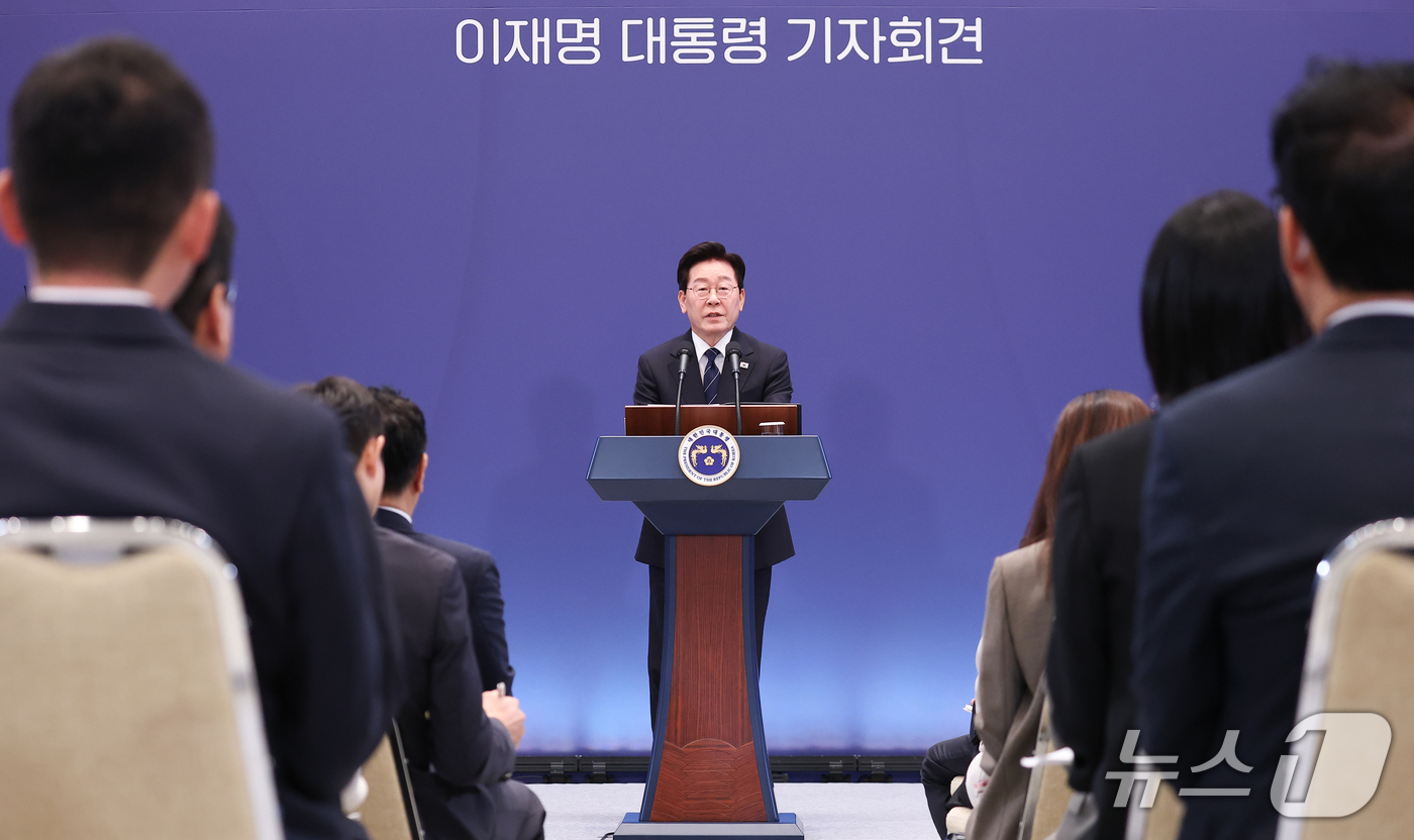 (서울=뉴스1) 허경 기자 = 이재명 대통령이 18일 청와대 영빈관에서 열린 현안 기자회견에서 발언하고 있다. (청와대통신사진기자단) 2026.9.18/뉴스1