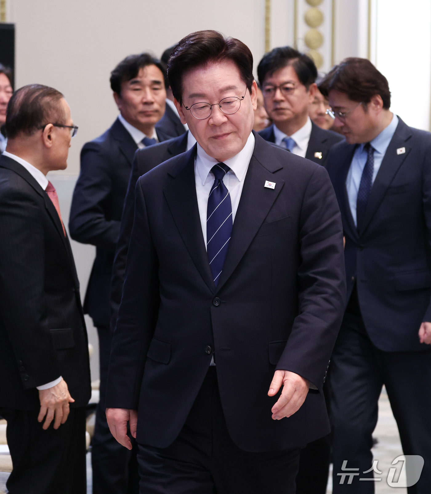 (서울=뉴스1) 허경 기자 = 이재명 대통령이 18일 청와대 영빈관에서 열린 현안 기자회견에 입장하고 있다. (청와대통신사진기자단) 2026.9.18/뉴스1