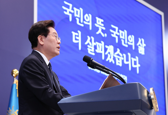 李대통령 "연임할 생각 전혀 없어…개헌 통한 제 연임 헌법상 불가능"