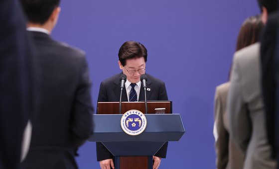 인사하는 이재명 대통령