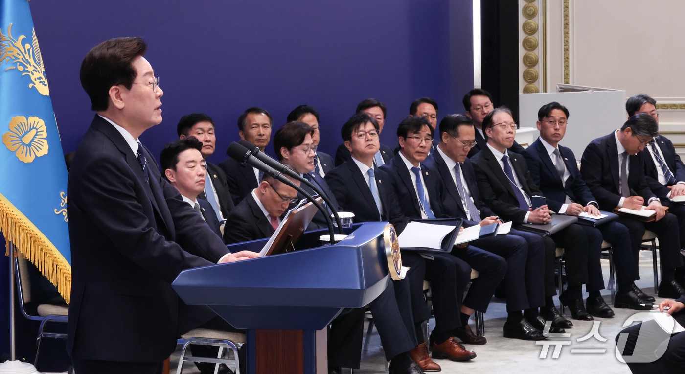 (서울=뉴스1) 허경 기자 = 이재명 대통령이 18일 청와대 영빈관에서 열린 현안 기자회견에서 발언하고 있다. (청와대통신사진기자단) 2026.9.18/뉴스1