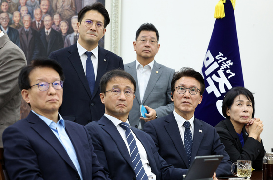 조국 "李대통령, 회견서 '모두가 동지' 외칠 때  김민석, 秋와 혁신당 때려"