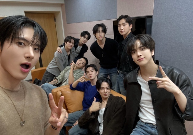 더보이즈, 분쟁 딛고 9인 완전체 돌아왔다…단체 활동 청신호