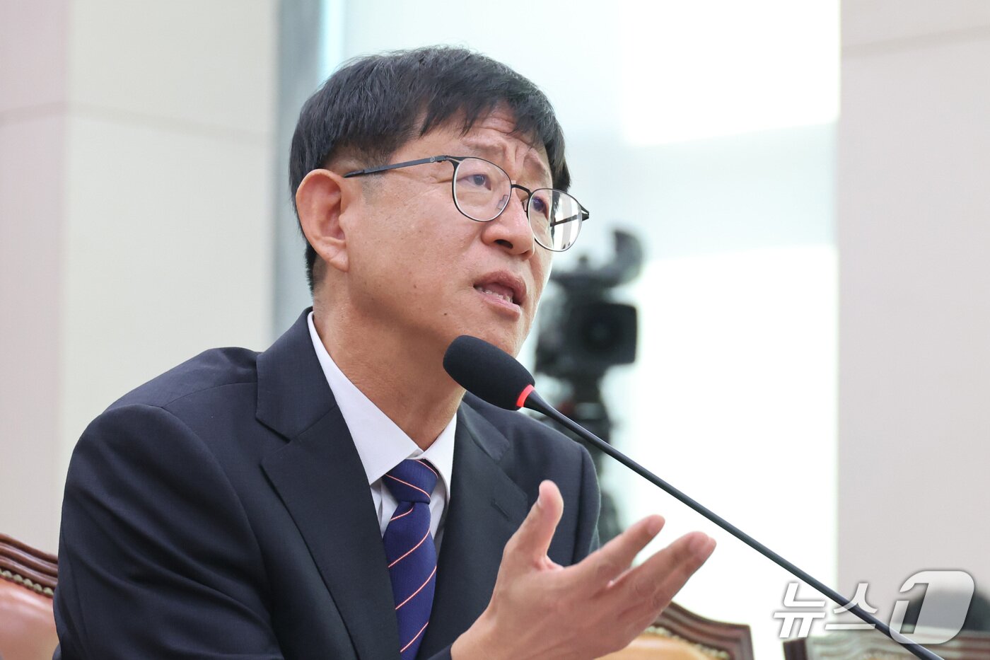 본문 이미지 - 최길수 특별감찰관 후보자가 18일 서울 여의도 국회 법제사법위원회에서 열린 인사청문회에서 의원 질의에 답변하고 있다. 2026.9.18 ⓒ 뉴스1 신웅수 기자
