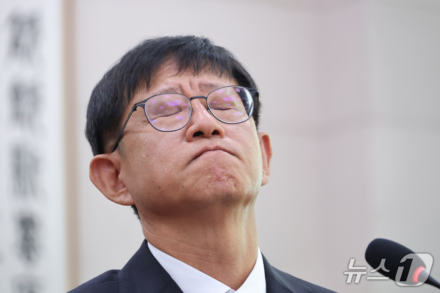 (서울=뉴스1) 신웅수 기자 = 최길수 특별감찰관 후보자가 18일 서울 여의도 국회 법제사법위원회에서 열린 인사청문회에서 생각에 잠겨 있다. 2026.9.18/뉴스1