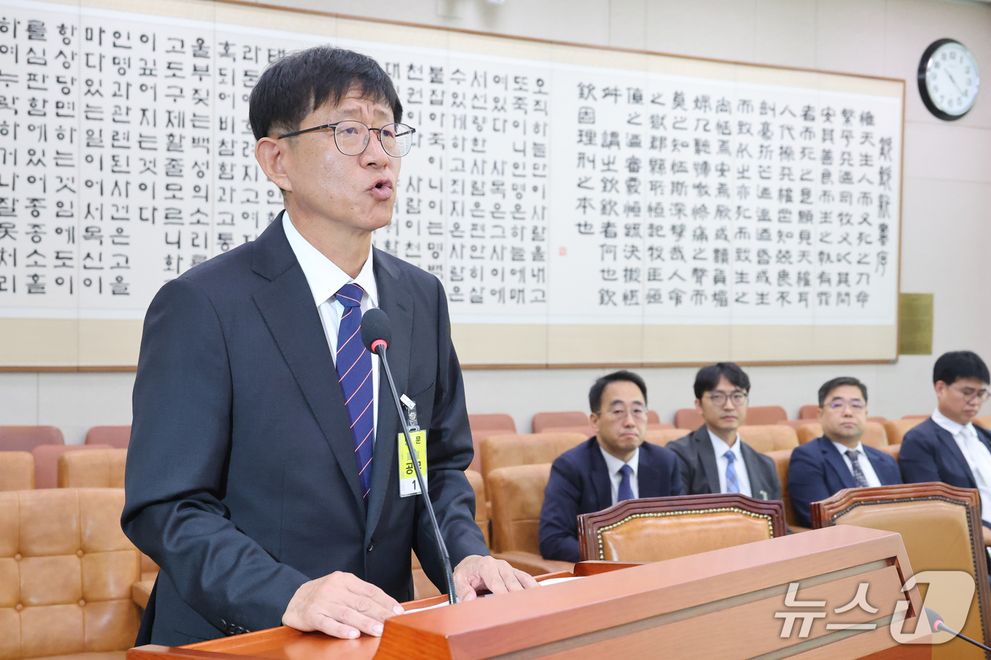 (서울=뉴스1) 신웅수 기자 = 최길수 특별감찰관 후보자가 18일 서울 여의도 국회 법제사법위원회에서 열린 인사청문회에서 인사말을 하고 있다. 2026.9.18/뉴스1