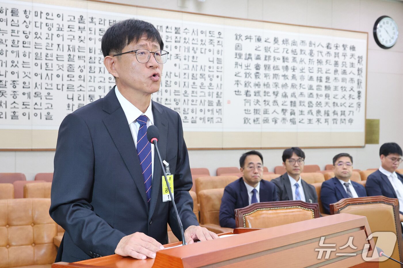 본문 이미지 - 최길수 특별감찰관 후보자가 18일 서울 여의도 국회 법제사법위원회에서 열린 인사청문회에서 인사말을 하고 있다. 2026.9.18 ⓒ 뉴스1 신웅수 기자