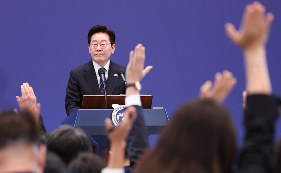 李대통령 "지지율 하락, 저의 부족 때문…국민 존중 부족했다"