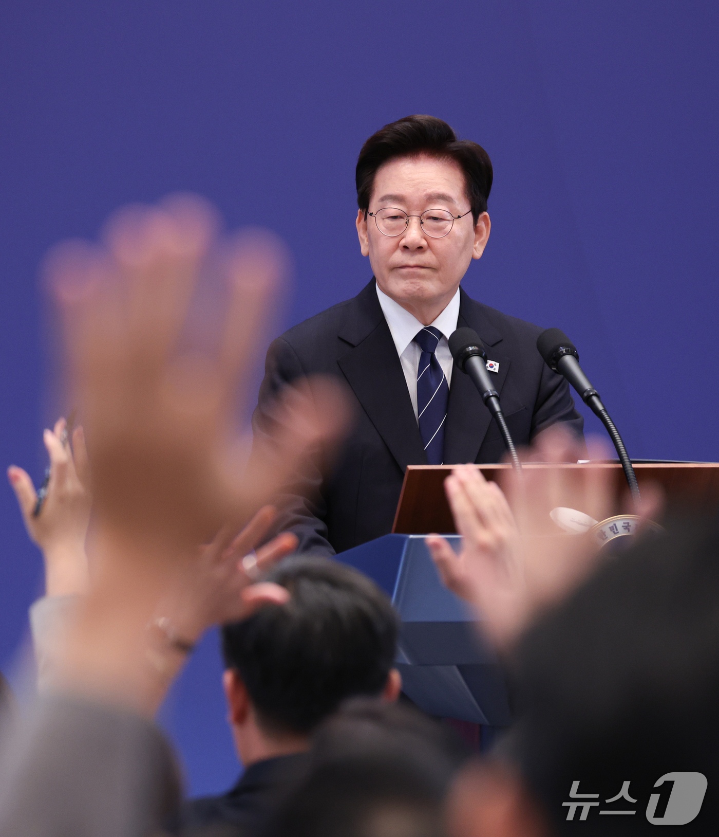 (서울=뉴스1) 허경 기자 = 이재명 대통령이 18일 청와대 영빈관에서 열린 현안 기자회견에서 기자들의 질문을 받고 있다. (청와대통신사진기자단) 2026.9.18/뉴스1