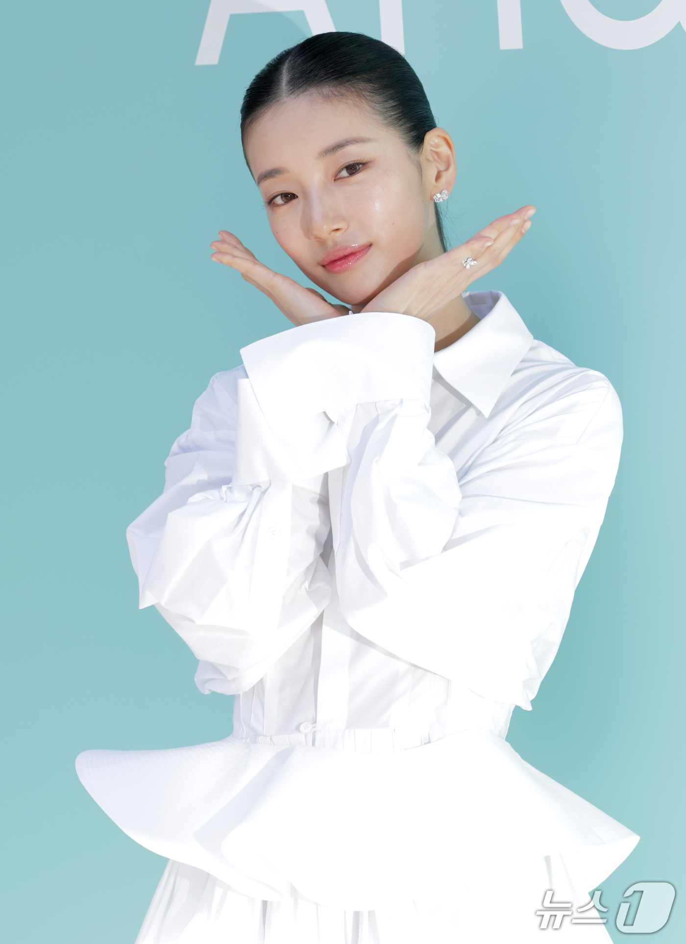 (서울=뉴스1) 권현진 기자 = 배우 수지가 18일 서울 성동구 올리브영 N 성수에서 열린 더 파운더즈 뷰티 브랜드 아누아(Anua) ‘PDRN’ 라인 팝업스토어 오픈 행사에 참석 …