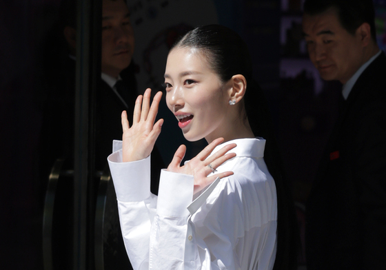 '성수동 포착' 수지, 반짝반짝 빛나빛나