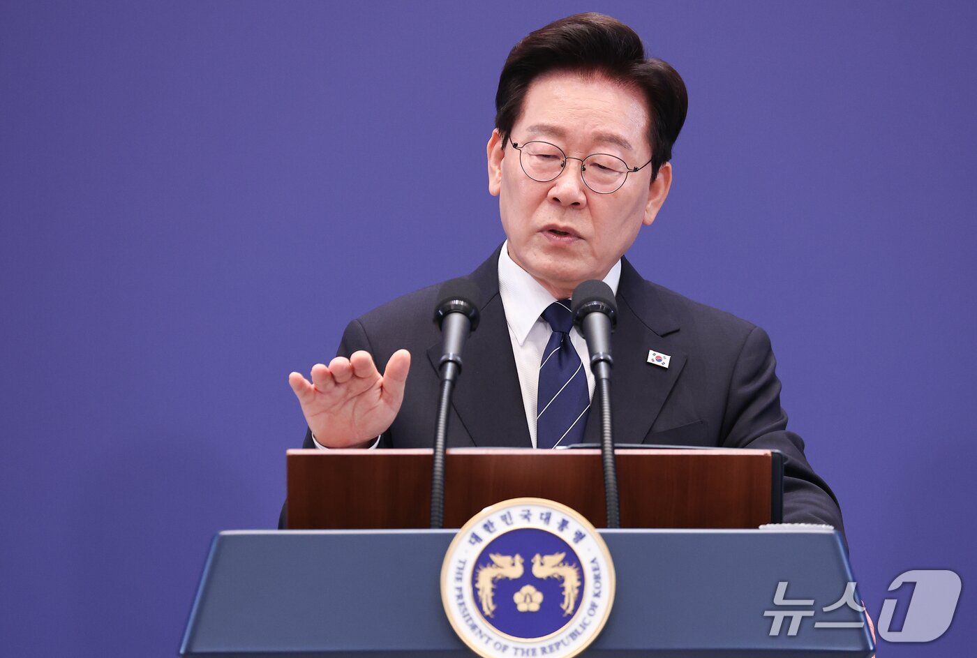 본문 이미지 - 이재명 대통령이 18일 청와대 영빈관에서 열린 현안 기자회견에서 발언하고 있다. (청와대통신사진기자단) 2026.9.18 ⓒ 뉴스1 허경 기자