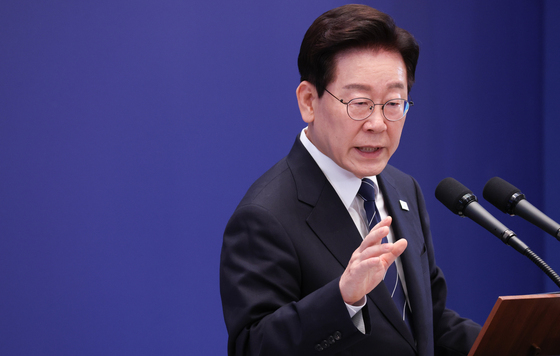 [전문] 李대통령 "모두 제 부족함 때문…다시 신발끈 조여매겠다"