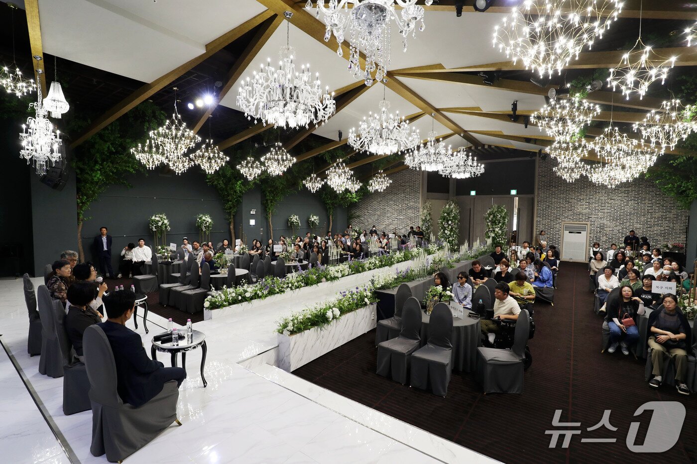 본문 이미지 - 18일 오전 전남광주 서구 글로리아 웨딩홀에서 광주장애인부모연대 창립 20주년 기념행사가 진행되고 있다. 2026.9.18 ⓒ 뉴스1 조수민 기자