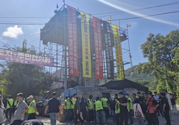 '강남 마지막 판자촌' 구룡마을 불법 망루 철거 착수…"오늘 중 완료"