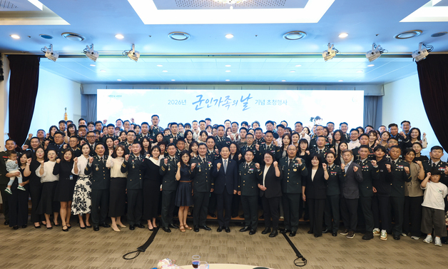 제3회 군인가족의 날 기념식…모범 군인 가족초청·장관 표창 수여